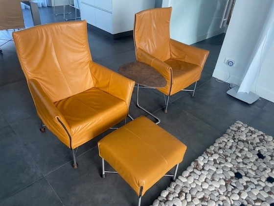 Image 1 of Montis Charly Stühle mit 1 Fußhocker. Farbe: Mandarine