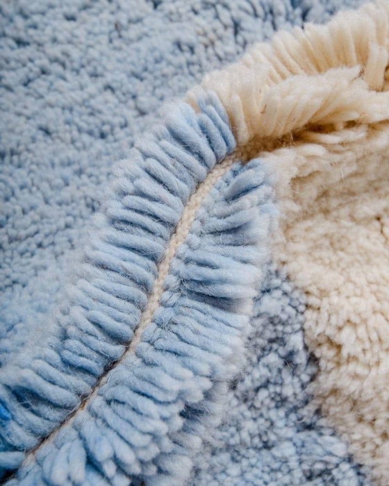 Image 1 of Tapis berbère en laine pure fait main traditionnelle taille 150/250 cm