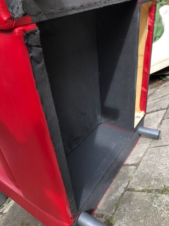 Image 1 of Poltrona lounge in pelle rossa dal design moderno