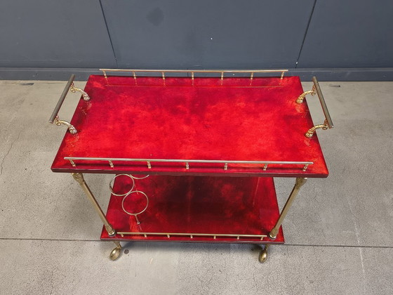 Image 1 of Rare chariot de service italien en cuir de chèvre laqué et parchemin, signé Aldo Tura, années 1960