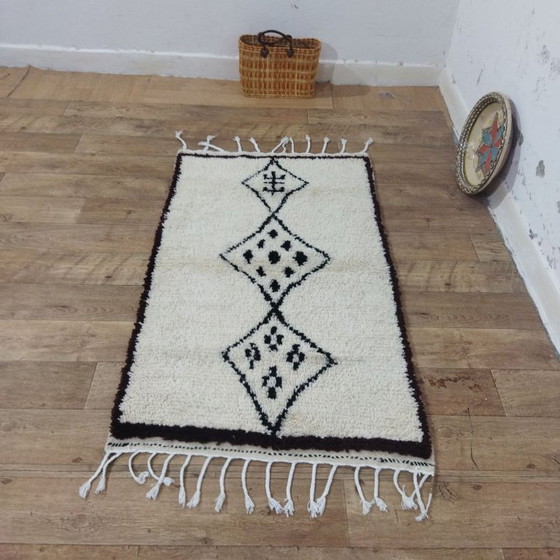 Image 1 of Minimal Berber Wool Rug – Minimalist Handmade Berber Carpet (153 × 87 cm)