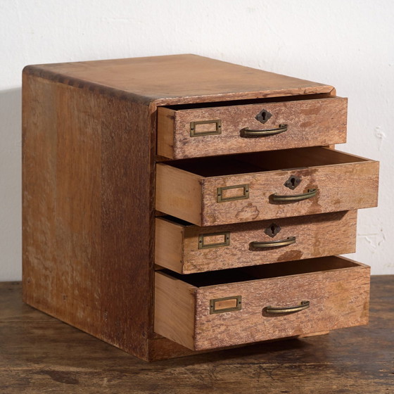 Cassettiera da scrivania giapponese in rovere e pino rosso, periodo Mid-Showa, c. 1945–1970 – Mobili archivio (photo 4 of 40)