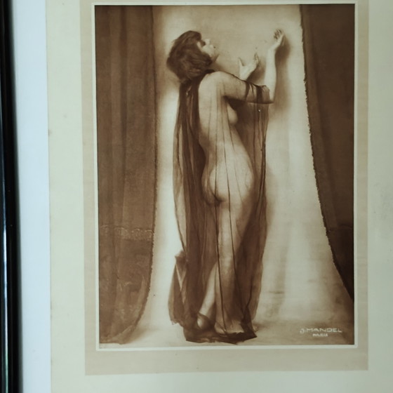 Image 1 of Originalseite der Zeitschrift J. Mandel Paris – Jeunes Filles Modernes – gerahmt im Art Deco-Stil