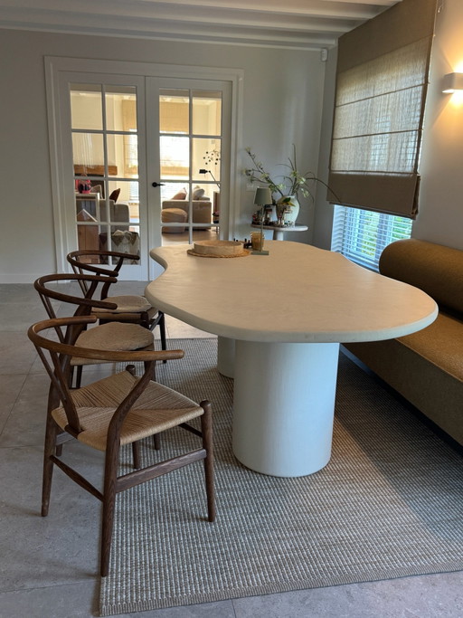 Table Muundo Laini