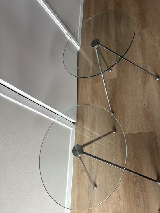 Image 1 of Dos (2) mesas auxiliares de diseño retro de vidrio