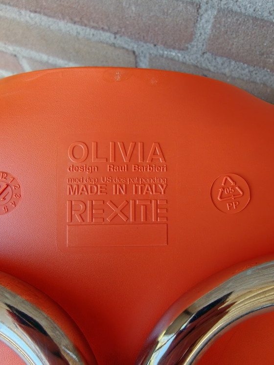 Silla apilable Rexite Olivia de 4 patas, 4 piezas, diseño de Raul Barbieri, naranja y rojo. (photo 11 of 11)
