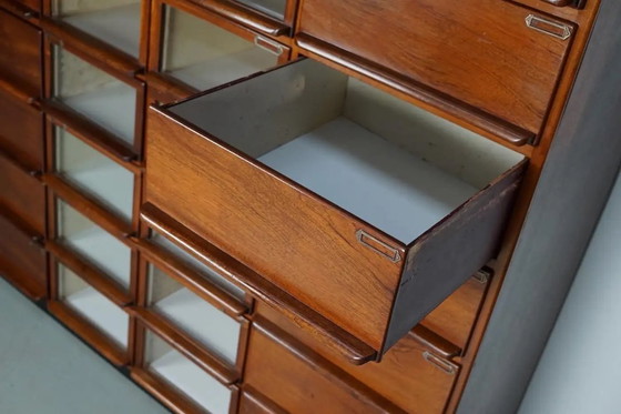 Image 1 of Gran armario de mercería antiguo holandés de madera noble, década de 1930