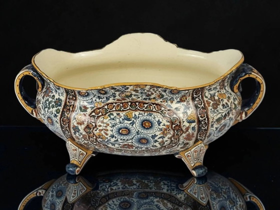 Jardinière en faïence Gien du 19ème siècle avec décor persan. – Vases, Porcelain (photo 7 of 11)