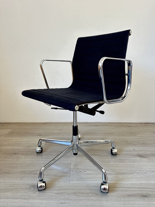 Vitra EA117 design bureaustoel 