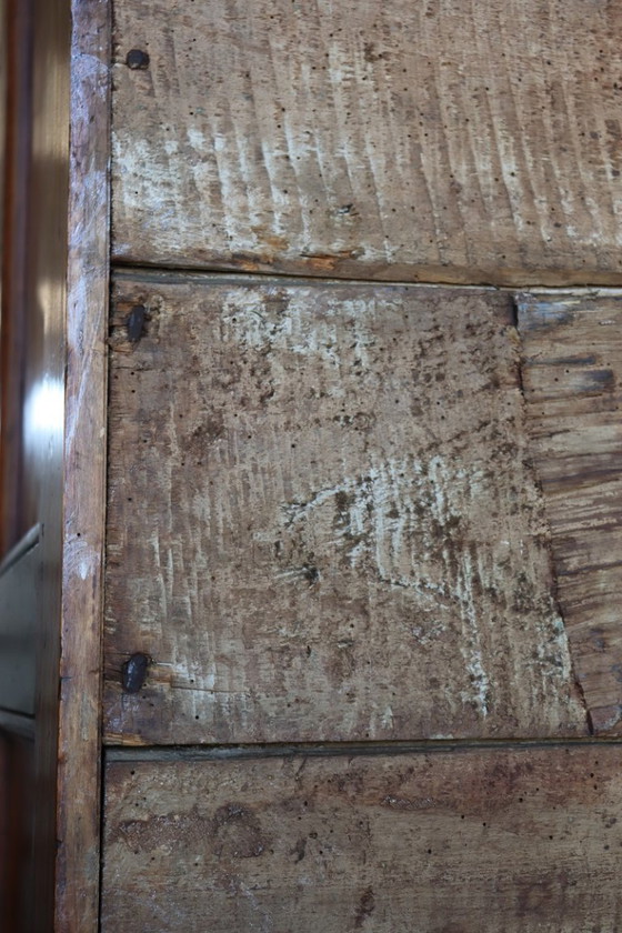 Image 1 of Raro armario antiguo en madera de álamo, Italia Mediados del siglo XVIII