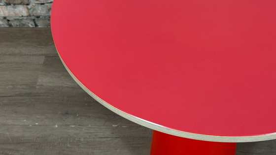 Image 1 of Mesa contenedor Moooi roja