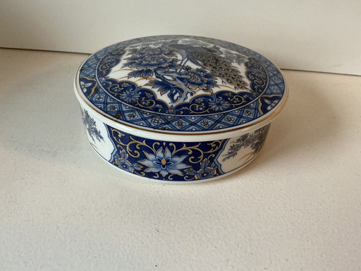 Caja redonda de porcelana japonesa, azul y blanca, con motivo de pavo real - Hecha en Japón