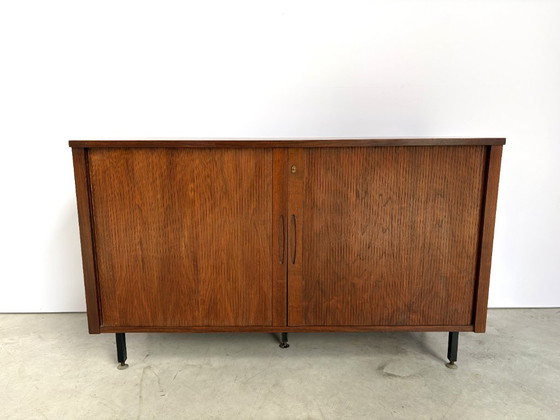 Credenza Mid-Century con ante a serrandina, anni '60 – Credenze con vetrina, Metallo, Legno (photo 10 of 10)