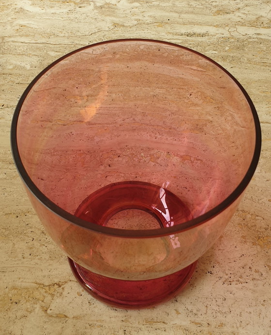 Image 1 of Vaso di cristallo dalla lucentezza iridescente/oleosa.