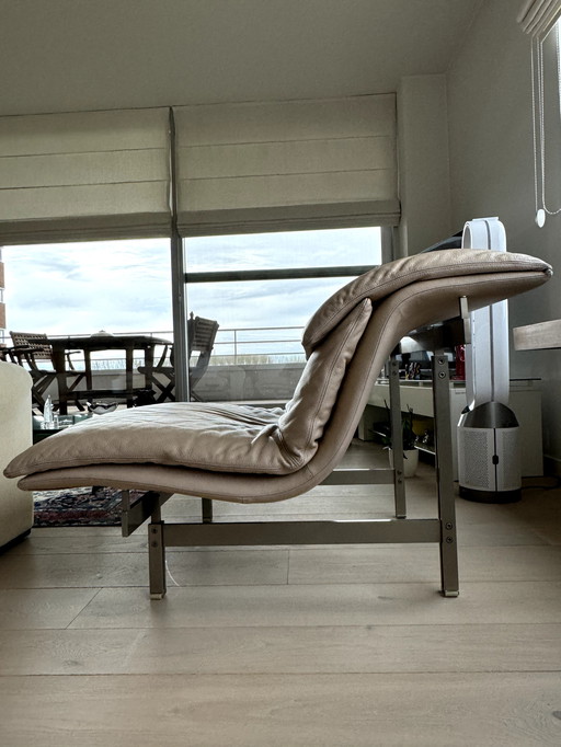 Chaise longue à vagues en cuir beige vanille par Giovanni Offredi pour Saporiti Italie, 1970S