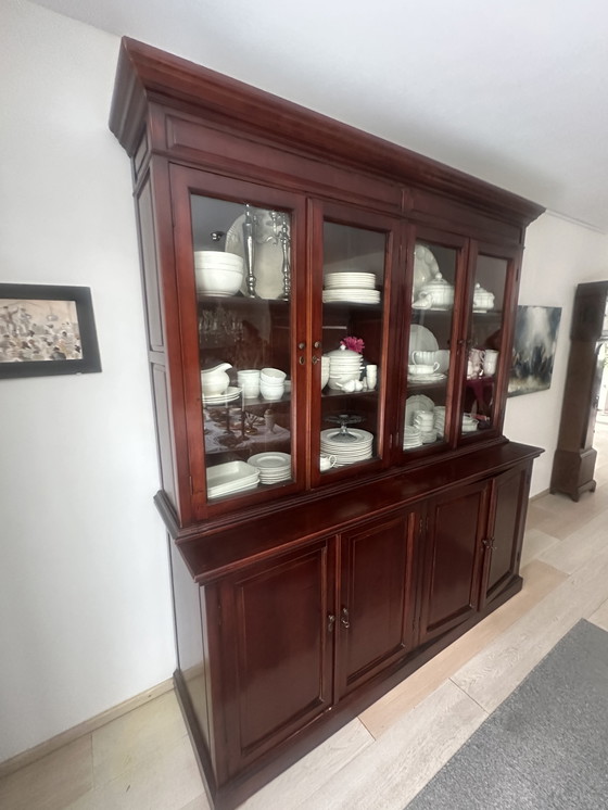Image 1 of Vitrina de caoba