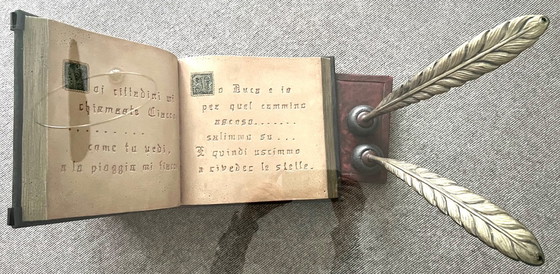 Image 1 of Tavolino da caffè, tavolino da soggiorno, tavolo di vetro, libri, piume