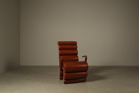 Pair of sculptural cognac leather armchairs, 1970s – Metal (photo 3 of 15)