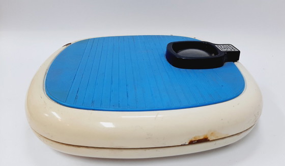 Image 1 of Vintage analog mechanical personal weighing scale "LUNA 3" 