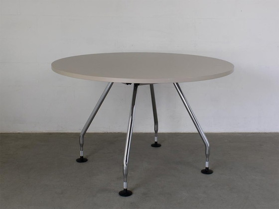 Image 1 of Vitra Ad Hoc tafel rond (120cm) design Antonio Citterio