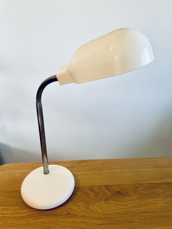 Image 1 of Lampe de bureau massive blanche vintage