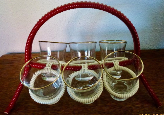 Image 1 of Vintage rekje met 6 borrelglaasjes uit de jaren 60.
