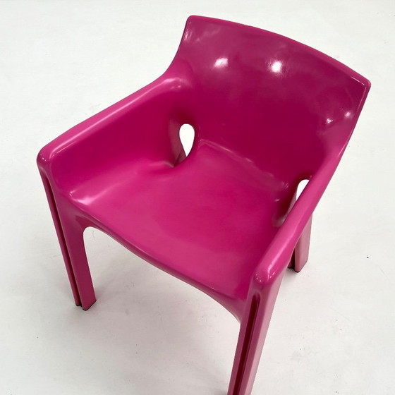 Fauteuil Rose Gaudi par Vico Magistretti pour Artemide, 1984 – Plastic (photo 6 of 10)