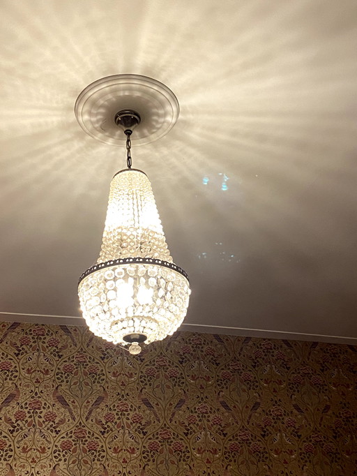 Crystal chandelier with 6 light bulbs