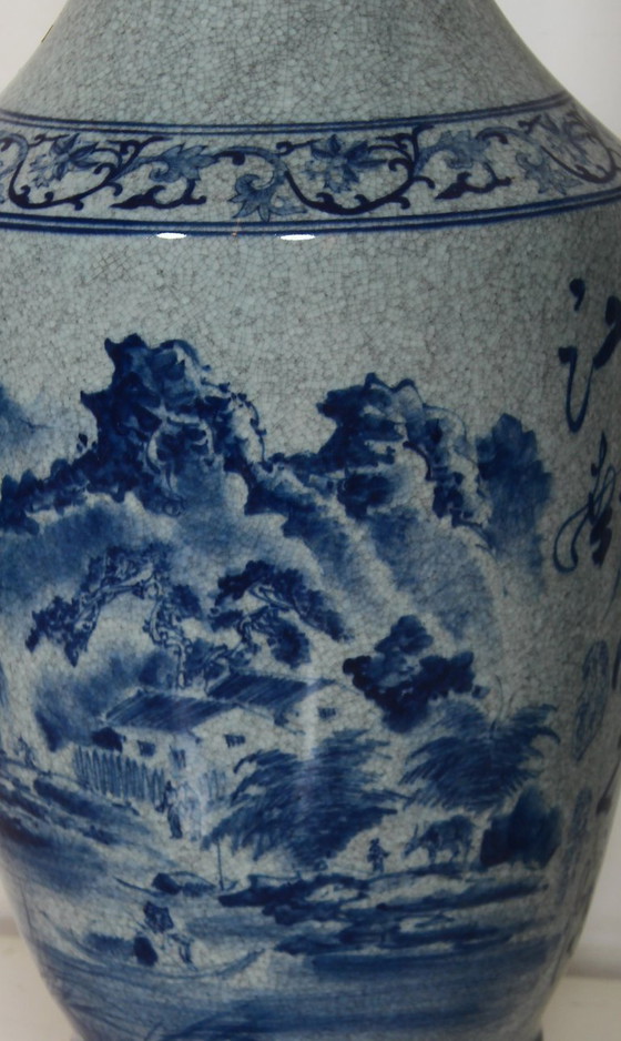 Image 1 of Een paar monumentale Chinese vazen met kobaltblauwe decoratie, eind 20e eeuw.