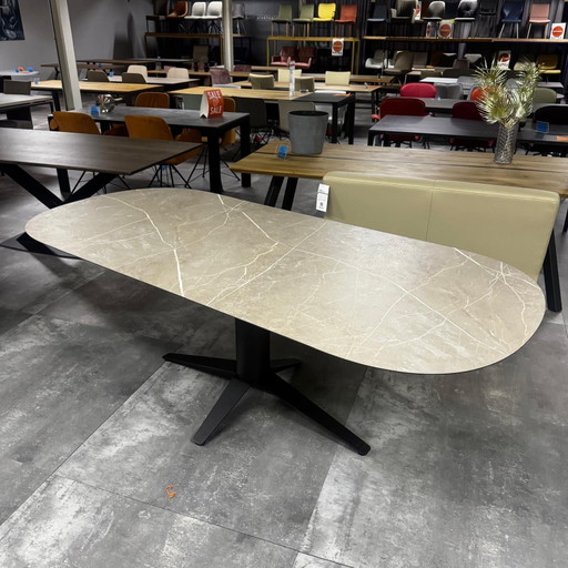 Carve 2.0 – Bert Plantagie, eettafels (photo 2 of 5)