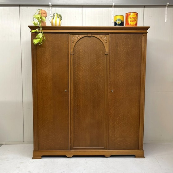 Image 1 of Armario antiguo de estilo Art Déco con módulos para colgar ropa y estantes desmontables.