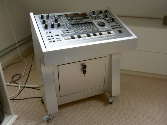 Meuble de Studio Unique Fait Main Roland MC-505 Groovebox – Merkloos, Dessertes, Aluminium (photo 8 of 9)