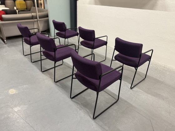 Image 1 of 6 sedie da pranzo Harvink Duck in tessuto viola