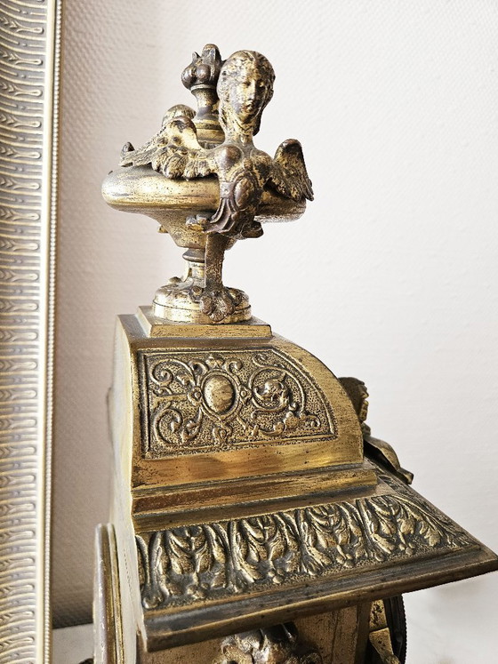 Image 1 of Grote Napoleon III-klok uit de 19e eeuw, 45 cm, 8 kg, brons en tin, met leeuwen en bustes, compleet met sleutel