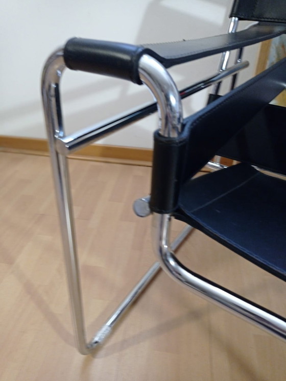 Image 1 of Poltrone Knoll Wassily B3 in pelle nera di Marcel Breuer