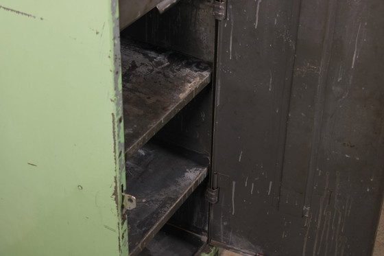 Image 1 of Grande armoire métallique industrielle vintage • Atelier/Rangement