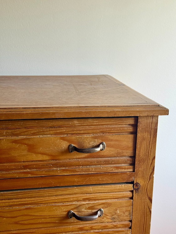 Image 1 of Commode van onbewerkt hout en verchroomd metaal, in art-decostijl uit de jaren 50.