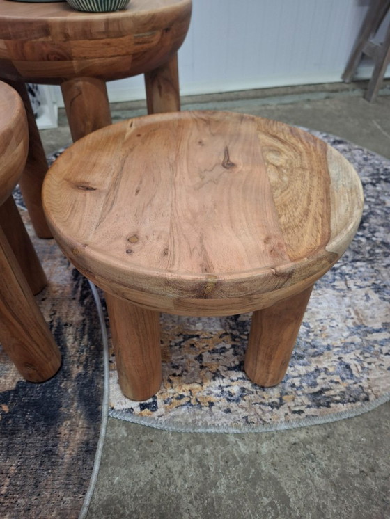 Image 1 of Set di 3 tavolini da caffè in legno massello di acacia, nuovi