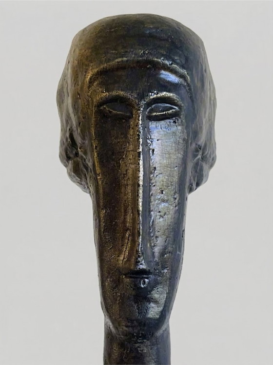 Image 1 of Modernist sculpture in patinated bronze – stylized head inspired by Modigliani on a black marble base – 25 cm