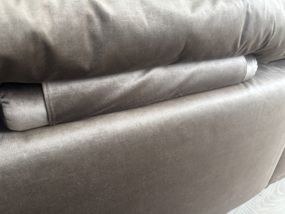Design lounge sofa by Eric Kuster – 3-5 seaters, Textile, Velvet (photo 12 of 15)