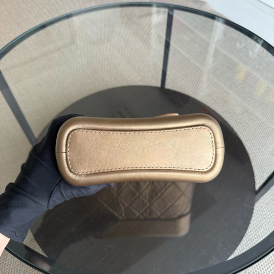 Image 1 of Chanel Gabrielle Small - Gewatteerd kalfsleer, bronsgoud, tweekleurige hardware, serie 23