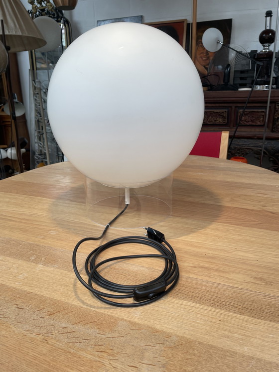 Image 1 of Große opalglasierte Tischlampe