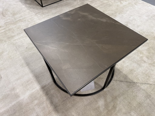 Mesa de centro Leolux Prismo con tablero de cerámica Pulpis