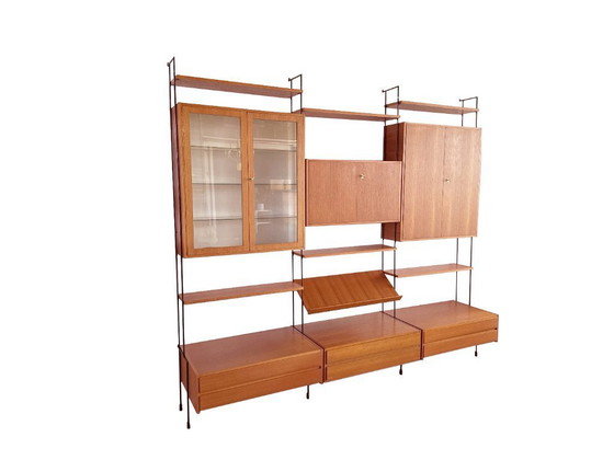Image 1 of Système mural en noyer Hilker Omnia – années 1960