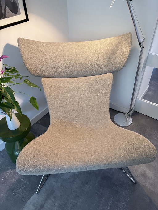 BoConcept Imola chair – newly upholstered in beige bouclé – top condition