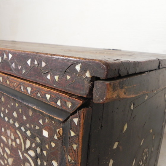 Image 1 of Coffret de mariage syrien du XIXe siècle avec incrustation de nacre
