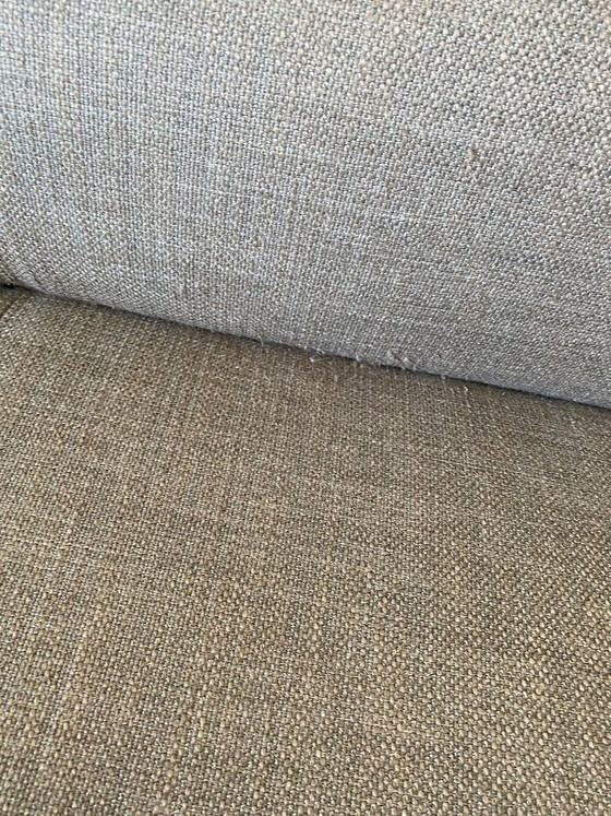 Image 1 of Divano modello Aikon in stock con pouf/ottomana con gambe nere