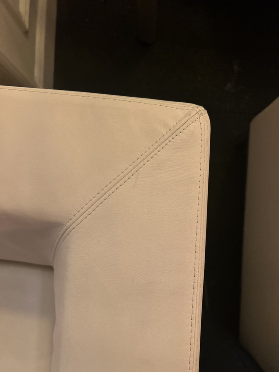 Image 1 of Sillón LUXY de piel blanca