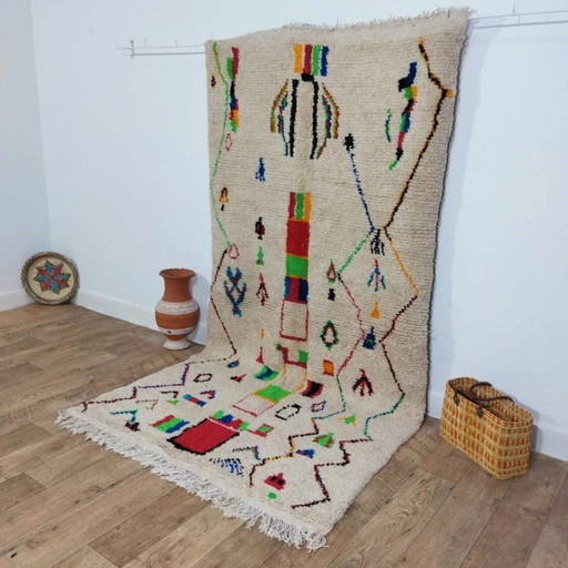 Azilal Berber-kleed, uniek exemplaar – handgeweven van natuurlijke wol (250 × 135 cm)