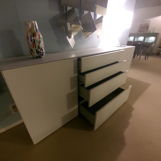 Image 1 of Dividi dressoir